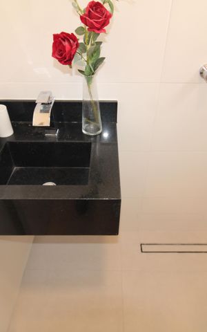 Casa à venda com 140m², 3 quartos e 2 vagasBanheiro - Suíte