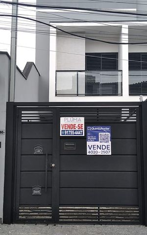 Casa à venda com 140m², 3 quartos e 2 vagas Casa à venda com 140m², 3 quartos e 2 vagasFachada