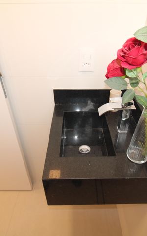 Casa à venda com 140m², 3 quartos e 2 vagasBanheiro - Suíte