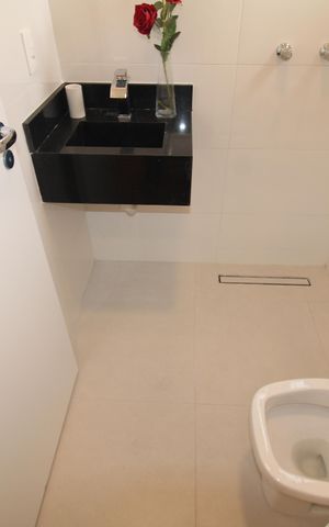 Casa à venda com 140m², 3 quartos e 2 vagasBanheiro - Suíte