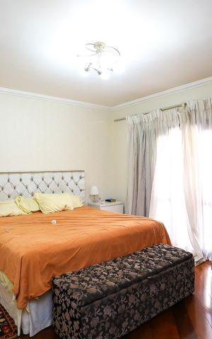 Casa de condomínio à venda com 340m², 4 quartos e 4 vagas Casa de condomínio à venda com 340m², 4 quartos e 4 vagasSuíte 1