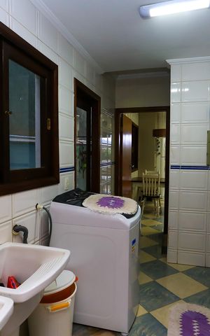 Casa de condomínio à venda com 340m², 4 quartos e 4 vagas Casa de condomínio à venda com 340m², 4 quartos e 4 vagasÁrea de Serviço