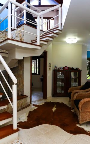 Casa de condomínio à venda com 340m², 4 quartos e 4 vagas Casa de condomínio à venda com 340m², 4 quartos e 4 vagasSala