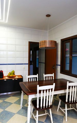 Casa de condomínio à venda com 340m², 4 quartos e 4 vagas Casa de condomínio à venda com 340m², 4 quartos e 4 vagasCozinha