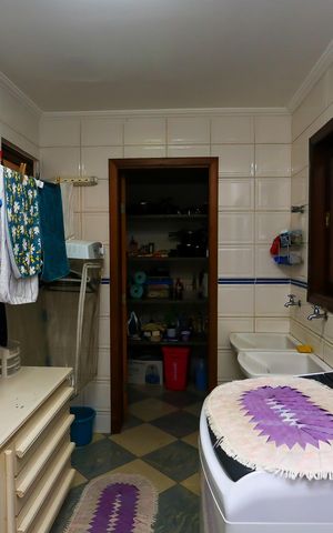 Casa de condomínio à venda com 340m², 4 quartos e 4 vagas Casa de condomínio à venda com 340m², 4 quartos e 4 vagasÁrea de Serviço