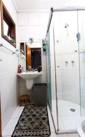 Casa de condomínio à venda com 340m², 4 quartos e 4 vagas Casa de condomínio à venda com 340m², 4 quartos e 4 vagasBanheiro da Suíte 2