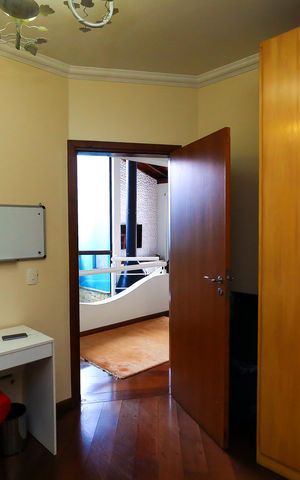 Casa de condomínio à venda com 340m², 4 quartos e 4 vagas Casa de condomínio à venda com 340m², 4 quartos e 4 vagasQuarto 2