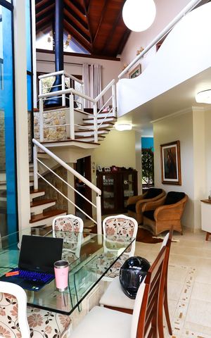 Casa de condomínio à venda com 340m², 4 quartos e 4 vagas Casa de condomínio à venda com 340m², 4 quartos e 4 vagasSala