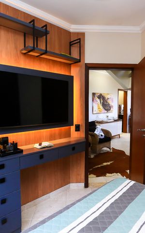 Casa de condomínio à venda com 340m², 4 quartos e 4 vagas Casa de condomínio à venda com 340m², 4 quartos e 4 vagasSuíte 2