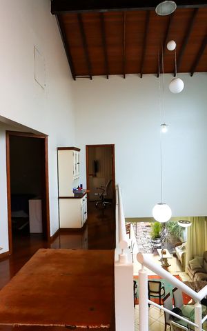 Casa de condomínio à venda com 340m², 4 quartos e 4 vagas Casa de condomínio à venda com 340m², 4 quartos e 4 vagasCorredor