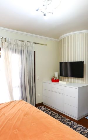 Casa de condomínio à venda com 340m², 4 quartos e 4 vagas Casa de condomínio à venda com 340m², 4 quartos e 4 vagasSuíte 1