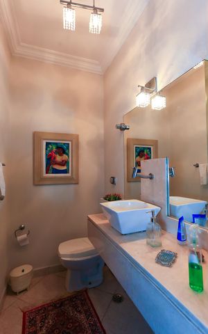 Casa de condomínio à venda com 340m², 4 quartos e 4 vagas Casa de condomínio à venda com 340m², 4 quartos e 4 vagasLavabo