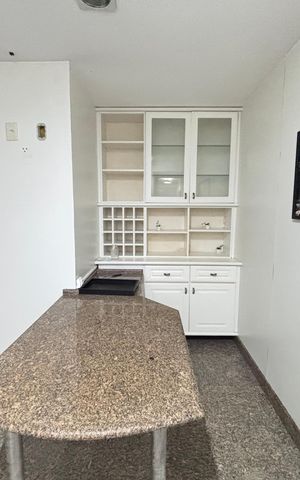 Apartamento para alugar com 185m², 4 quartos e 4 vagas Apartamento para alugar com 185m², 4 quartos e 4 vagasCozinha