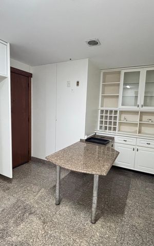 Apartamento para alugar com 185m², 4 quartos e 4 vagas Apartamento para alugar com 185m², 4 quartos e 4 vagasCozinha