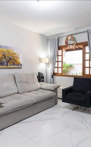Casa à venda com 118m², 2 quartos e 2 vagas Casa à venda com 118m², 2 quartos e 2 vagasSala