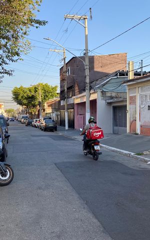 Casa à venda com 240m², 5 quartos e 4 vagas Casa à venda com 240m², 5 quartos e 4 vagasVista da Rua