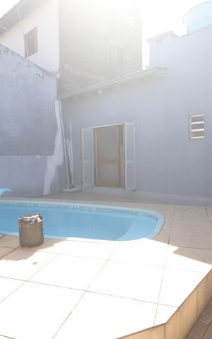 Casa à venda com 150m², 2 quartos e 2 vagasÁrea comum - Piscina