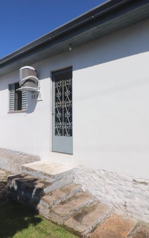 Casa à venda com 150m², 2 quartos e 2 vagasFachada