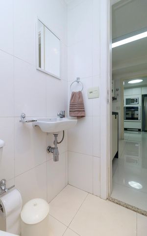 Apartamento à venda com 340m², 4 quartos e 4 vagas Apartamento à venda com 340m², 4 quartos e 4 vagasÁrea de Serviço - Banheiro