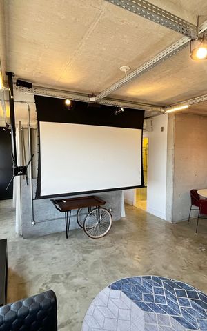 Apartamento à venda com 70m², 1 quarto e 1 vaga Apartamento à venda com 70m², 1 quarto e 1 vagaSala Com telão