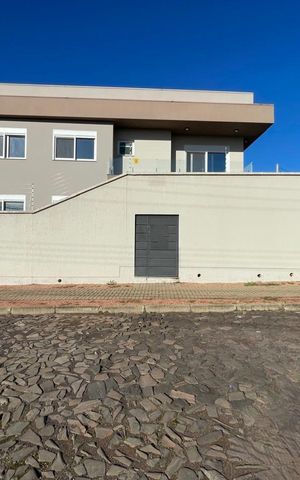 Casa à venda com 183m², 3 quartos e 2 vagas Casa à venda com 183m², 3 quartos e 2 vagasFachada