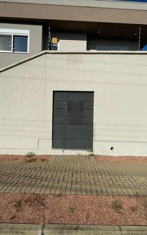 Casa à venda com 183m², 3 quartos e 2 vagas Casa à venda com 183m², 3 quartos e 2 vagasFachada