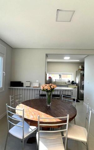 Casa à venda com 183m², 3 quartos e 2 vagas Casa à venda com 183m², 3 quartos e 2 vagasSala
