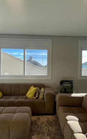 Casa à venda com 183m², 3 quartos e 2 vagas Casa à venda com 183m², 3 quartos e 2 vagasSala