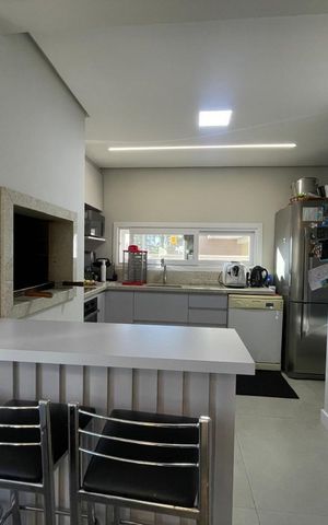 Casa à venda com 183m², 3 quartos e 2 vagas Casa à venda com 183m², 3 quartos e 2 vagasCozinha