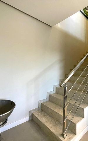 Casa à venda com 183m², 3 quartos e 2 vagas Casa à venda com 183m², 3 quartos e 2 vagasCorredor
