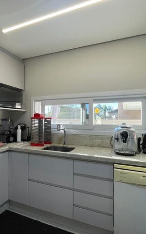 Casa à venda com 183m², 3 quartos e 2 vagas Casa à venda com 183m², 3 quartos e 2 vagasCozinha
