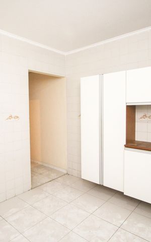 Casa para alugar com 350m², 2 quartos e 2 vagas Casa para alugar com 350m², 2 quartos e 2 vagasCozinha