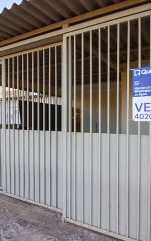 Casa à venda com 100m², 5 quartos e 2 vagasFachada