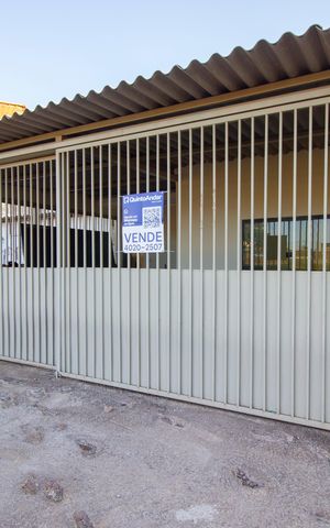 Casa à venda com 100m², 5 quartos e 2 vagasFachada