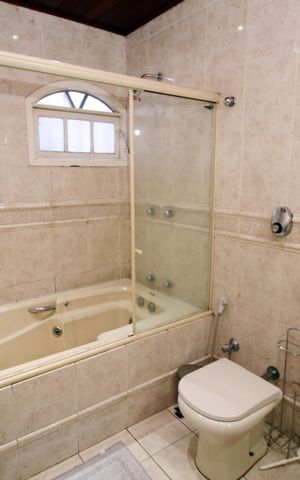 Casa à venda com 500m², 5 quartos e 2 vagasBanheiro da Suíte 2