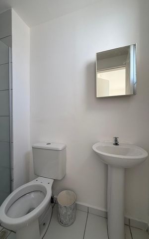 Apartamento à venda com 30m², 1 quarto e sem vaga Apartamento à venda com 30m², 1 quarto e sem vagaBanheiro social