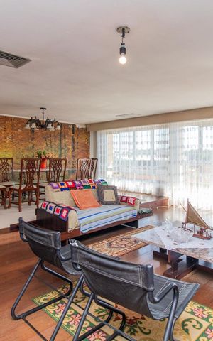 Casa à venda com 401m², 4 quartos e 2 vagas Casa à venda com 401m², 4 quartos e 2 vagasSala