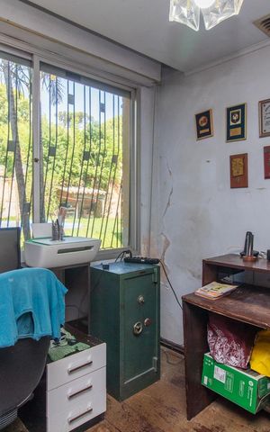 Casa à venda com 401m², 4 quartos e 2 vagas Casa à venda com 401m², 4 quartos e 2 vagasEscritório