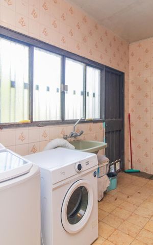 Casa à venda com 401m², 4 quartos e 2 vagas Casa à venda com 401m², 4 quartos e 2 vagasÁrea de Serviço