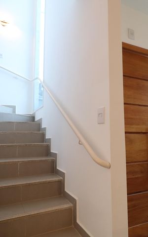 Casa de condomínio para alugar com 82m², 3 quartos e 2 vagasEscadas