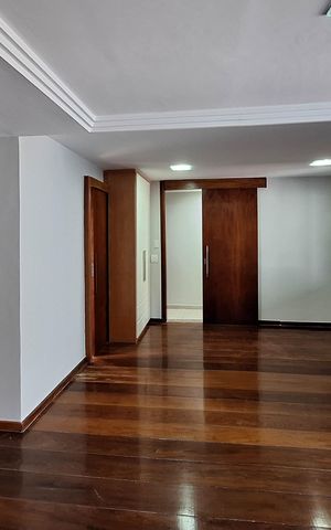 Casa à venda com 400m², 7 quartos e 5 vagas Casa à venda com 400m², 7 quartos e 5 vagasSuíte 4