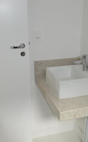Apartamento à venda com 81m², 2 quartos e 2 vagasBanheiro da Suíte 2