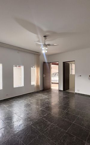 Casa à venda com 149m², 3 quartos e 4 vagas Casa à venda com 149m², 3 quartos e 4 vagasSala