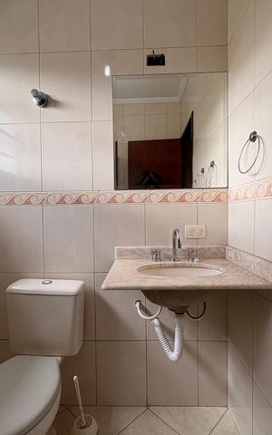 Casa à venda com 149m², 3 quartos e 4 vagas Casa à venda com 149m², 3 quartos e 4 vagasBanheiro
