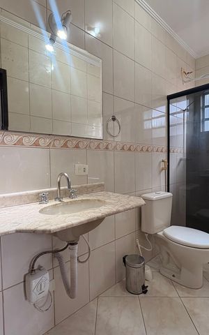 Casa à venda com 149m², 3 quartos e 4 vagas Casa à venda com 149m², 3 quartos e 4 vagasBanheiro da Suíte