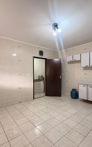Casa à venda com 149m², 3 quartos e 4 vagas Casa à venda com 149m², 3 quartos e 4 vagasCozinha