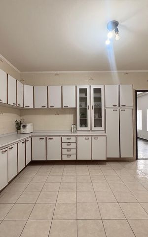 Casa à venda com 149m², 3 quartos e 4 vagas Casa à venda com 149m², 3 quartos e 4 vagasCozinha