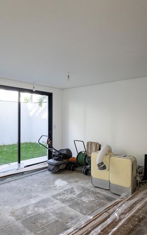 Casa de condomínio à venda com 350m², 4 quartos e 4 vagas Casa de condomínio à venda com 350m², 4 quartos e 4 vagasSala