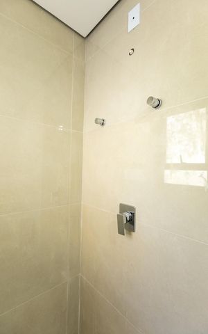 Casa de condomínio à venda com 350m², 4 quartos e 4 vagas Casa de condomínio à venda com 350m², 4 quartos e 4 vagasBanheiro da Suíte 1