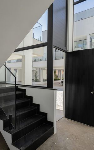 Casa de condomínio à venda com 350m², 4 quartos e 4 vagas Casa de condomínio à venda com 350m², 4 quartos e 4 vagasSala